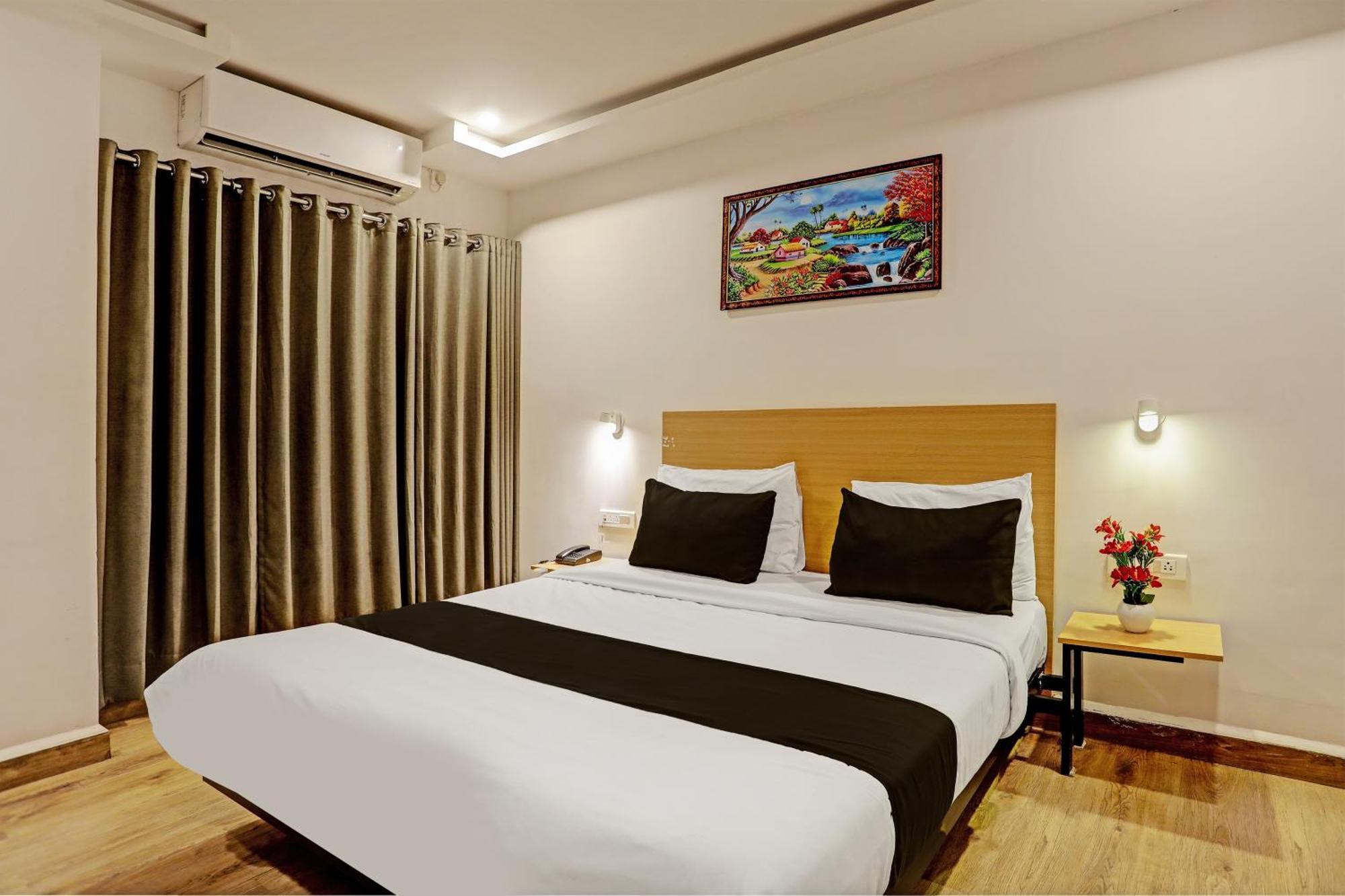 Super Townhouse Swain Heritage บูบันเนสชวาร์ ภายนอก รูปภาพ